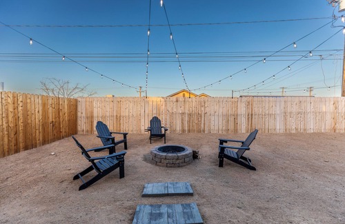Ridgecrest House | Modern Desert Escape + EV Charging!