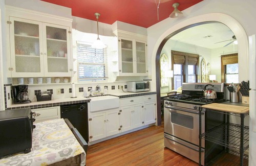Hancock Cottage | Modern dog-friendly Austin home super close to downtown with patio, W/D, kitchen