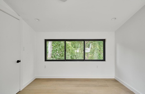 Holly House | Modern East Austin Retreat, Sleeps 8, Stylish Stay Near Downtown & Attractions