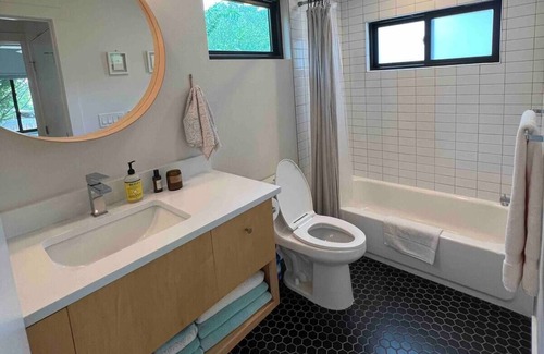 Blackshear-Prospect Hill Apartment | Modern East Side 1BR Apartment
