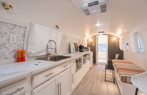 Cashes Valley Cabin | Modern elegance to outdoor living, surround yourselves in the perfect combinatio