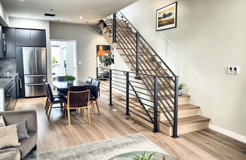 Hollywood Apartment | Modern Elegant 3BR Townhouse with Views in Gated Community – Free Parking