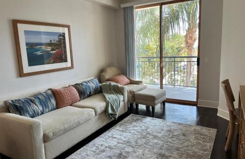 Westwood Apartment | Modern Executive Suite near Beverly Hills