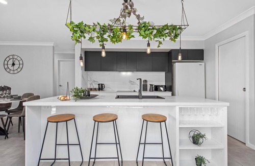 Newport Apartment | "Modern Family Buccaneer" - Newport Q 4020