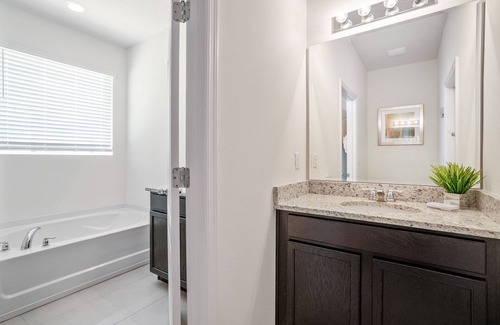 Sunridge Woods House | Modern Family friendly pool home near theme parks!