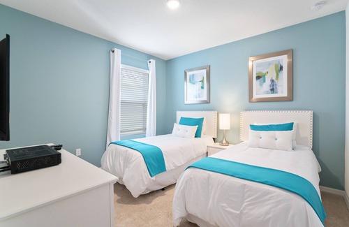 Sunridge Woods House | Modern Family friendly pool home near theme parks!
