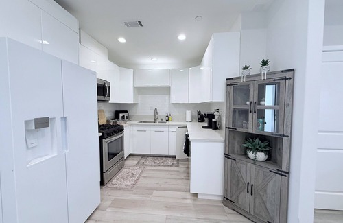 Midway City House | Modern Family Haven #2 - Minutes from Disney Magic/Knotts and Saigon