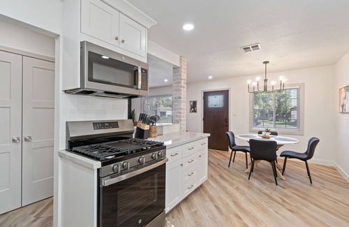 Clovis House | Modern Family Retreat in Clovis - Near Old Town & Gateway to Yosemite & Sequoia