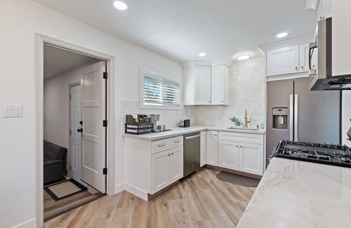 Clovis House | Modern Family Retreat in Clovis - Near Old Town & Gateway to Yosemite & Sequoia