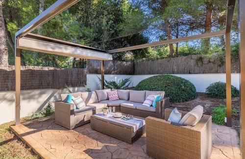 Mal Pas-Bon Aire Villa | Modern Family Villa, A/C, Private Pool, 5 mins walk to Two Beautiful Beaches in Mal Pas, Alcudia!