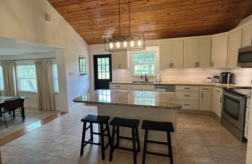 Braden River House | Modern farmhouse in the heart of UTC - Seclusion, yet close to everything!