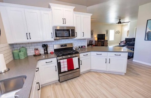 Las Cruces House | Modern Farmhouse Near Bike Path with Spectacular Views!