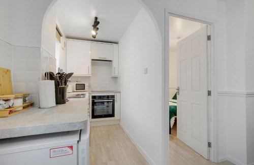 Tottenham Apartment | Modern flat, 10 Mins to Central London & Hotspur stadium with Parking and Super fast WIFI