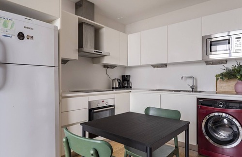 Maslak Apartment | Modern Flat with Balcony near UNIQ Istanbul