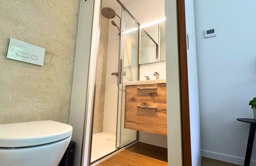 Maasbree House | Modern forest retreat with 4 bedrooms and 3 bathrooms – ideal for family holidays or group getaways in North Limburg nature.