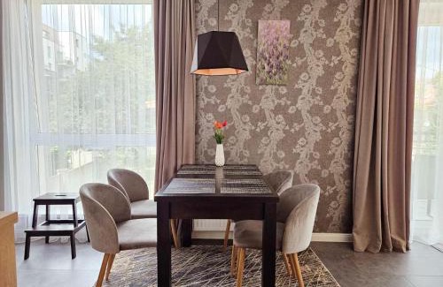 Old Town Apartment | Modern gem with an office corner at Jonas Hill waterfront