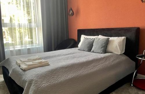 Old Town Apartment | Modern gem with an office corner at Jonas Hill waterfront