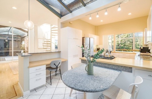 Mill Valley House | Modern Glass Treehouse Refuge in Redwoods