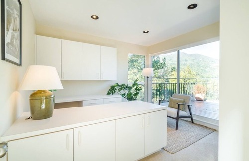 Mill Valley House | Modern Glass Treehouse Refuge in Redwoods