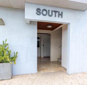 Shaba Apartment | Modern Ground Level, 4 BR condo