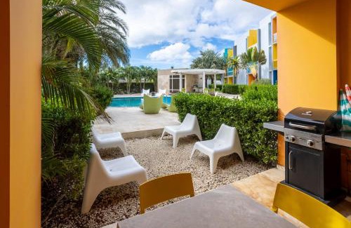 Shaba Apartment | Modern Ground Level Condo, 2 bedrooms, Direct pool access