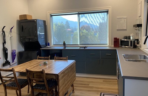 Fruitvale Apartment | Modern Guest House w/ Large Private Deck - Central West Kootenay location!