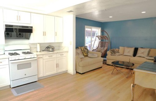 Rowland Heights House | Modern Guest Room 101 Private Bathroom w/full kitchen access