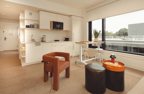 Old Fourth Ward Hotel | Modern Haven w/Rooftop Views—Near Dining, Markets & Atlanta Hotspots