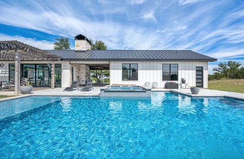 Travis Settlement House | Modern Hill Country Ranch on Acreage. Sleeps 10+ Pets welcome
