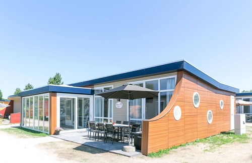 's-Gravenzande House | Modern holiday home 700 m from the beach