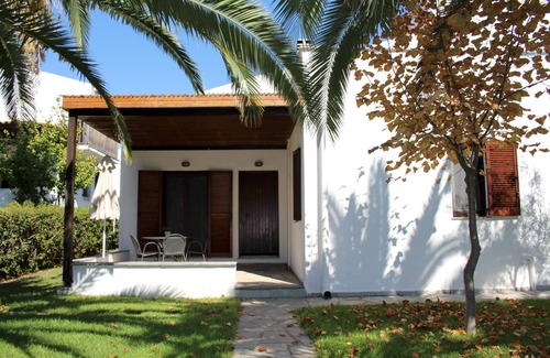 Gerakini House | Modern holiday home, fantastically located at the sea, Wifi | Trikorfo, Chalkidi