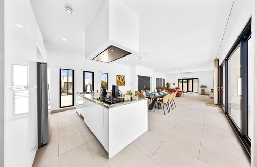 Koyari House | Modern Home *5 minutes to Eagle Beach*