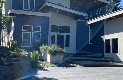 Allyn-Grapeview House | Modern Home in Paradise on Puget Sound Private Island with Hot Tub