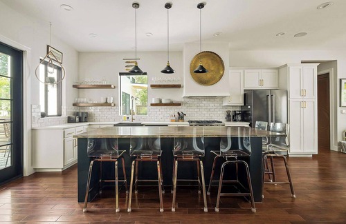 Chestnut House | Modern Home Mins to DT ATX & UT | Balcony | ACL