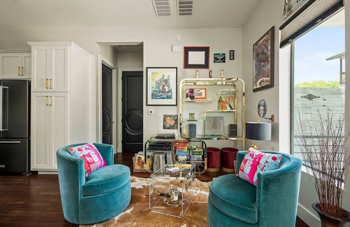 Chestnut House | Modern Home Mins to DT ATX & UT | Balcony | ACL
