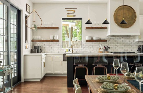 Chestnut House | Modern Home Mins to DT ATX & UT | Balcony | ACL