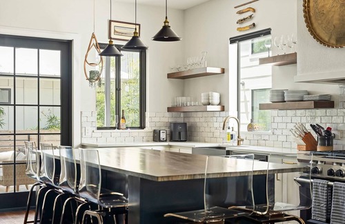 Chestnut House | Modern Home Mins to DT ATX & UT | Balcony | ACL