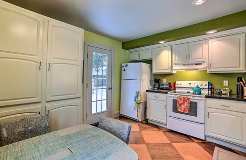 Sturgeon Bay House | Modern Home w/Backyard, 1 Mi to Dtwn Sturgeon Bay