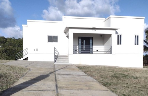 St. Andrew House | Modern Hope City House With Ocean Views