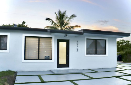 Richmond Heights Villa | modern house- 5 min from zoo