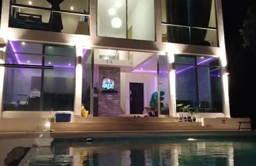 Altos del Maria House | Modern House with Heated Pool and Great Views