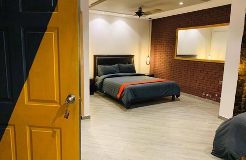 Lahore Hotel | Modern Lahore Retreat withnSwimming Pool & Prime City Access.