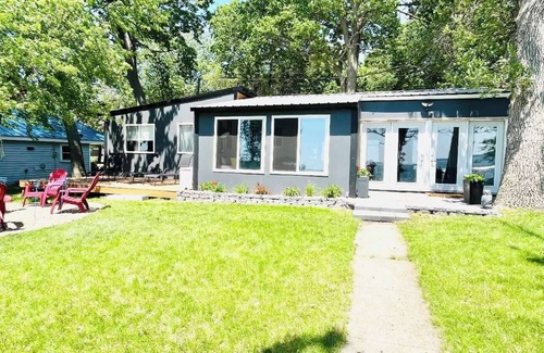 Spirit Lake House | Modern Lake Escape on Big Spirit