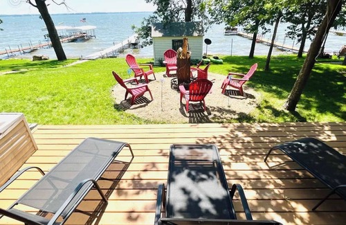 Spirit Lake House | Modern Lake Escape on Big Spirit