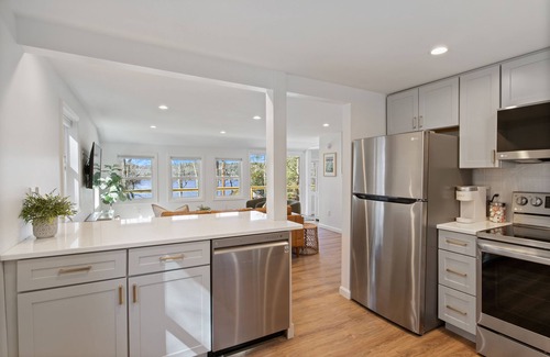 Falmouth House | Modern Lake House Close to Portland