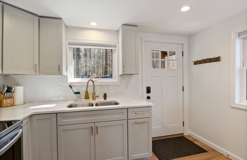 Falmouth House | Modern Lake House Close to Portland