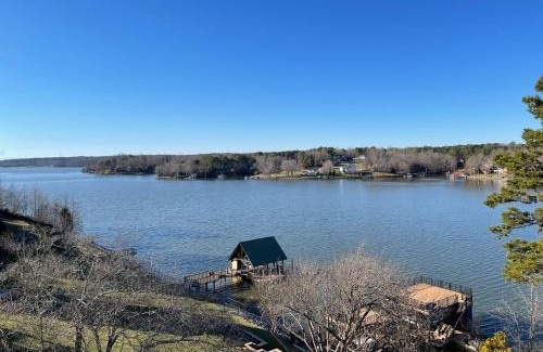 Hickory House | Modern Lakefront Views at Lake Hickory Haven