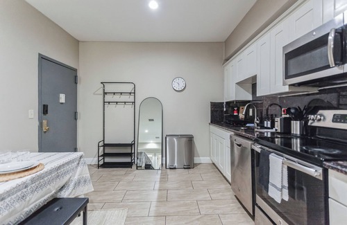 Chinatown Apartment | Modern large 2-bedroom apartment in Central Philadelphia!