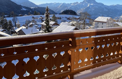Leysin Apartment | Modern large luxury apartment with stunning views in village centre