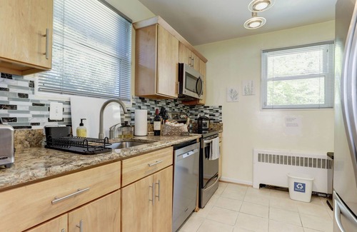 College Park House | Modern living for visit DC/UMD, 2 bedrooms, 4 beds with central AC/heating